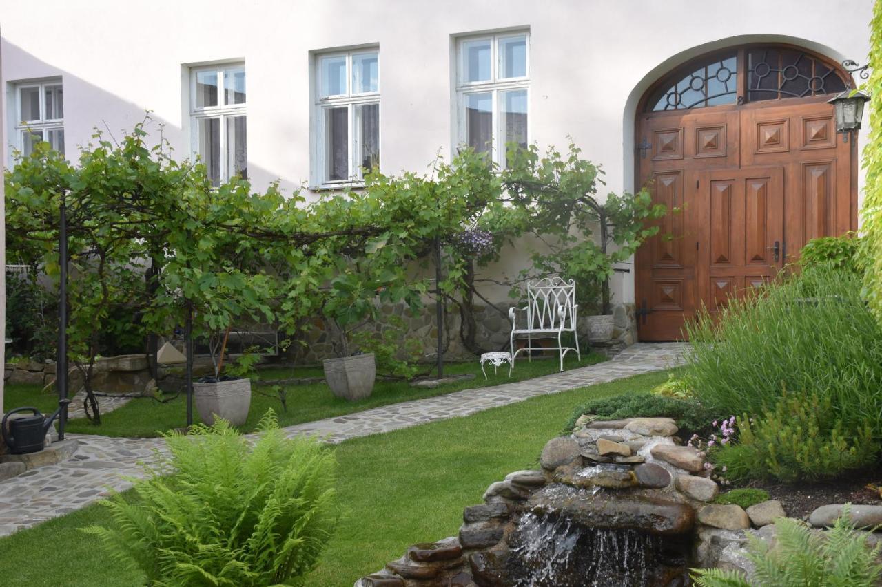 Lovecký Apartmán na náměstí ve Frenštátě pod Radhoštěm Frenštát pod Radhoštěm Exterior foto