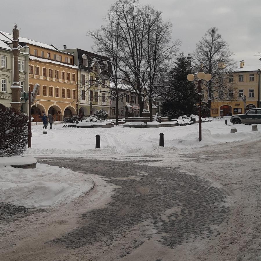 Lovecký Apartmán na náměstí ve Frenštátě pod Radhoštěm Frenštát pod Radhoštěm Exterior foto